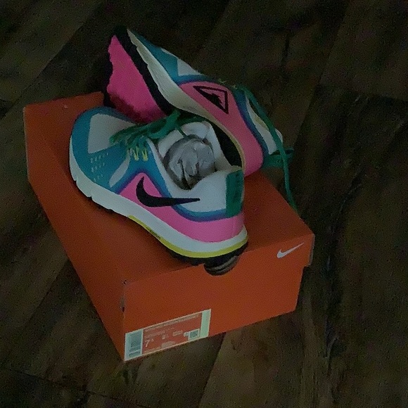 Women’s Nike Air Zoom Wildhorse 5 size 7.5 brand new! - Picture 2 of 2